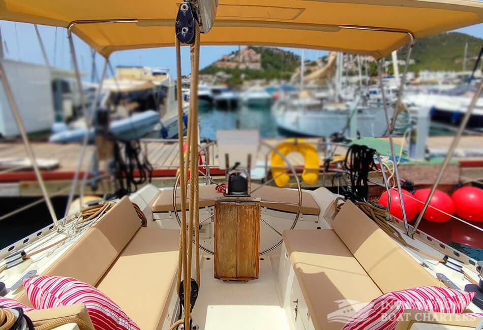 36ft/11m FURIA 37 Sailboat photo highlight 12