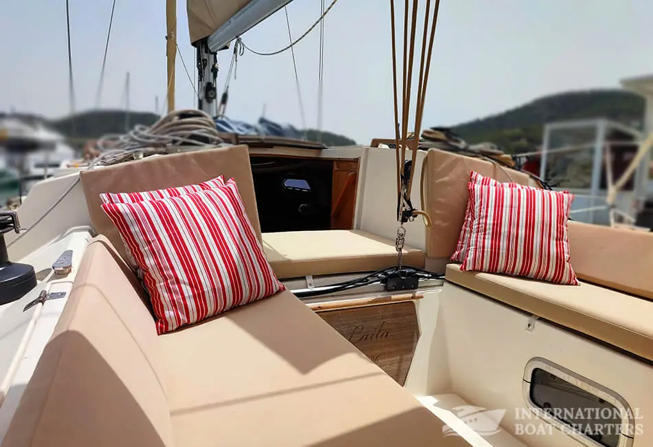 36ft/11m FURIA 37 Sailboat photo highlight 10
