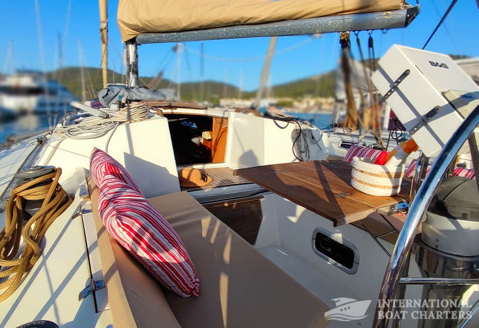 36ft/11m FURIA 37 Sailboat photo highlight 9
