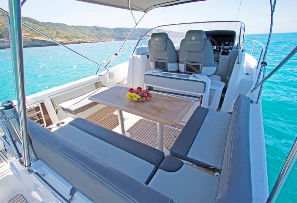 30 Ft Jeanneau Cap Camarat 9.0 photo highlight 6