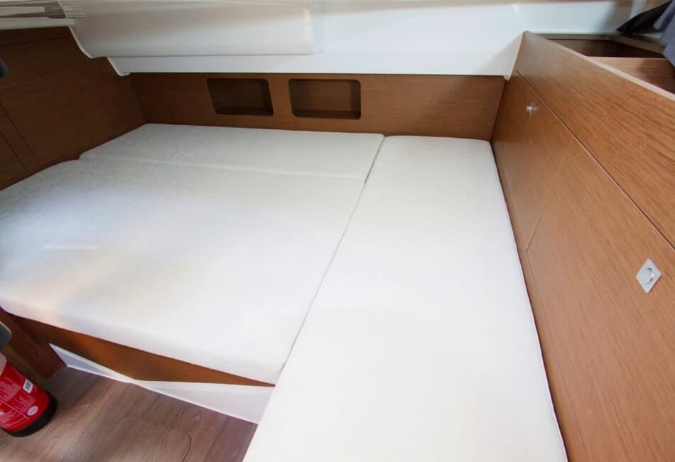 30 Ft Jeanneau Cap Camarat 9.0 photo highlight 4