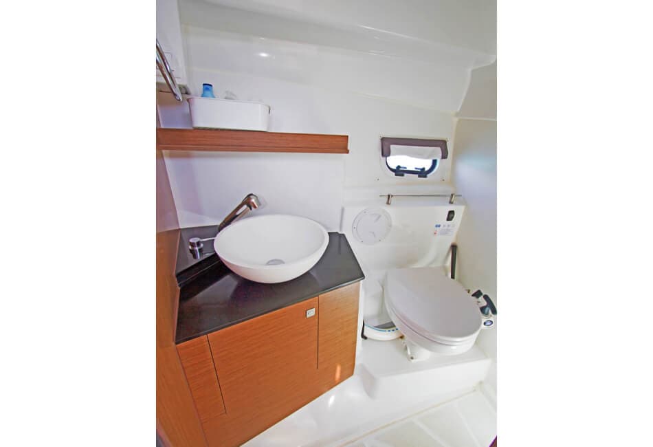 30 Ft Jeanneau Cap Camarat 9.0 photo highlight 3