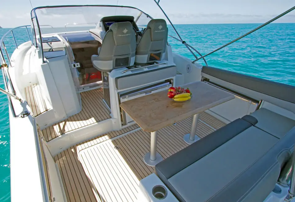 30 Ft Jeanneau Cap Camarat 9.0 photo highlight 11