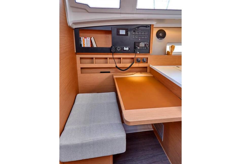 40.5 Ft Jeanneau Sun Odyssey 410 photo highlight 7