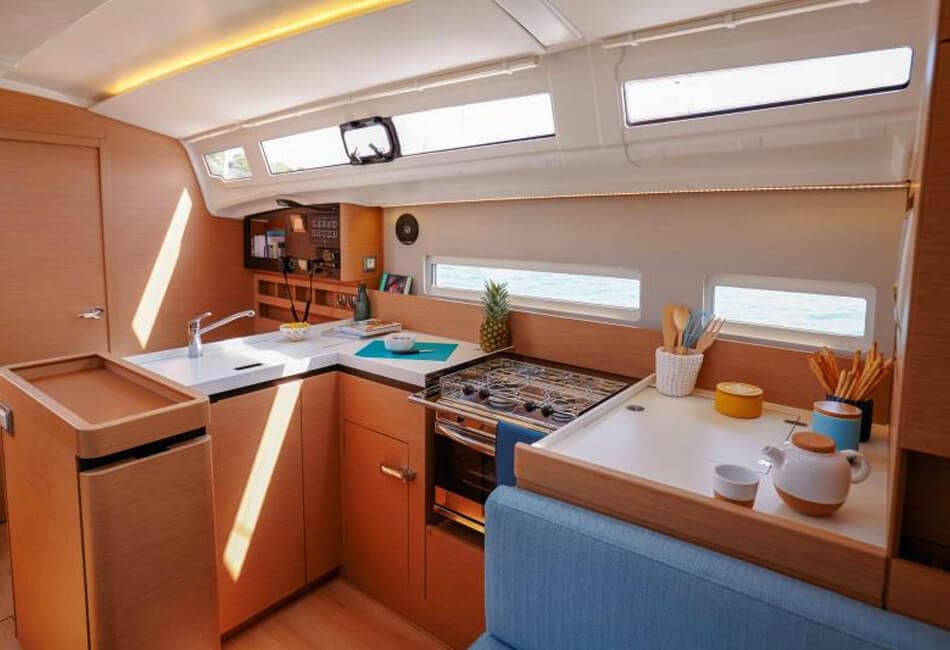 40.5 Ft Jeanneau Sun Odyssey 410 photo highlight 4
