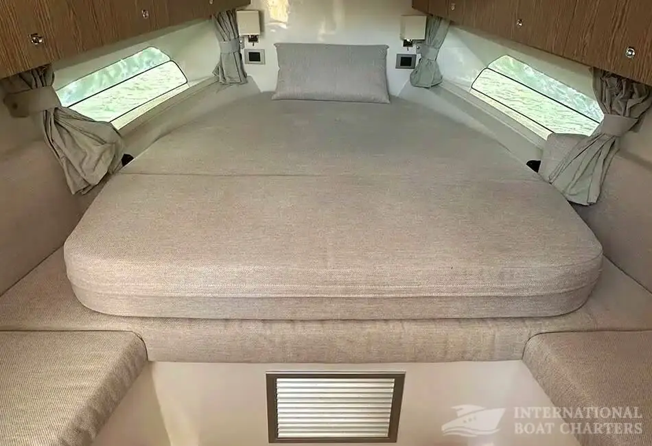 41.8FT (12.75M) SALPA SOLEIL 42 MOTORBOAT photo highlight 5