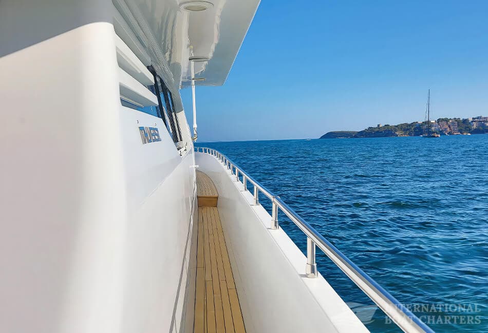80.4ft/24.6m Superphantom 80 Luxury Motor Yacht photo highlight 15