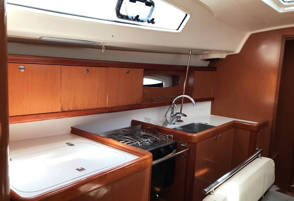 43 Ft Oceanis Sailing Yacht AXS-2008